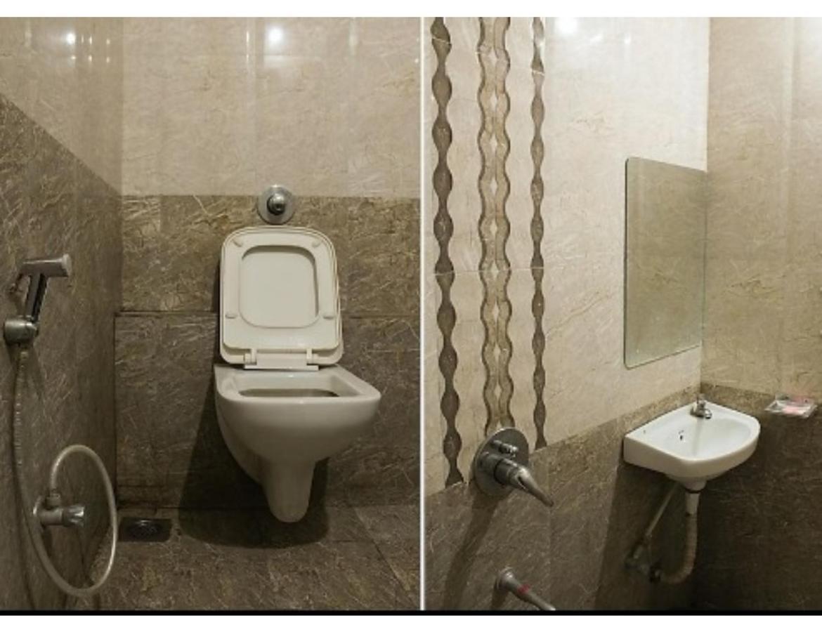 Hotel Adarsh, 乌贾因 外观 照片