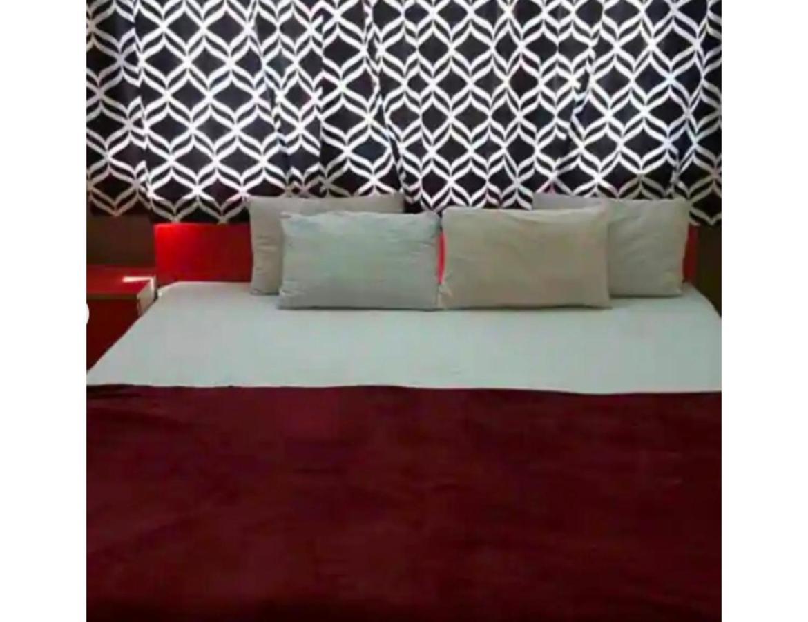 Hotel Adarsh, 乌贾因 外观 照片