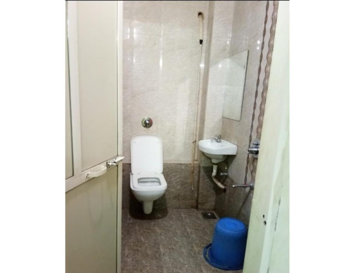 Hotel Adarsh, 乌贾因 外观 照片