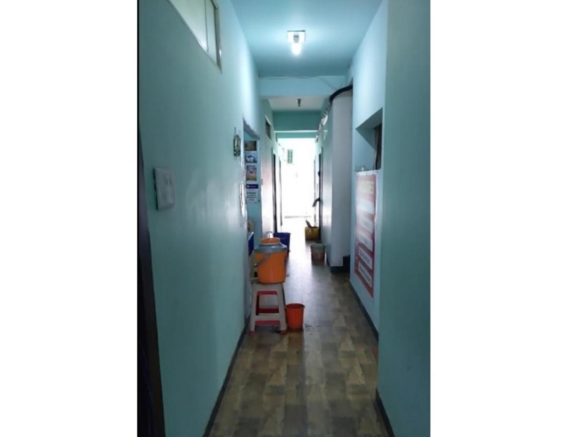 Hotel Adarsh, 乌贾因 外观 照片