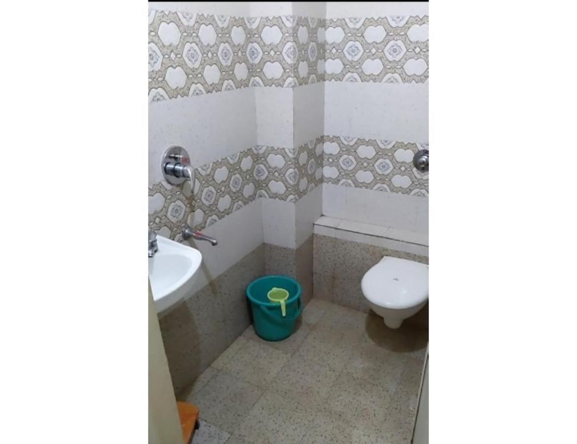 Hotel Adarsh, 乌贾因 外观 照片